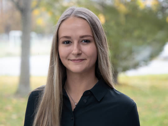 bertram_ansprechpartner_svenja_gola